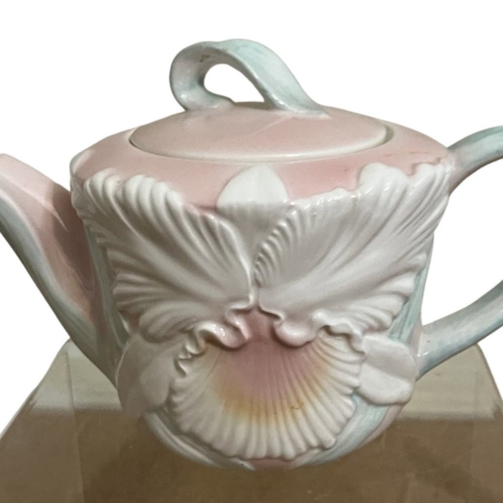 Figi Graphics Handcrafted Otagiri Raised Iris  Teapot in Pastels Made in Japan